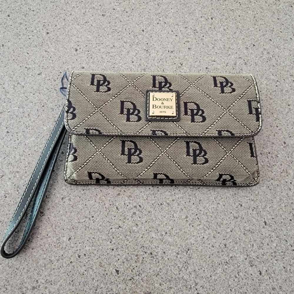 Dooney & Bourke wristlet wallet
